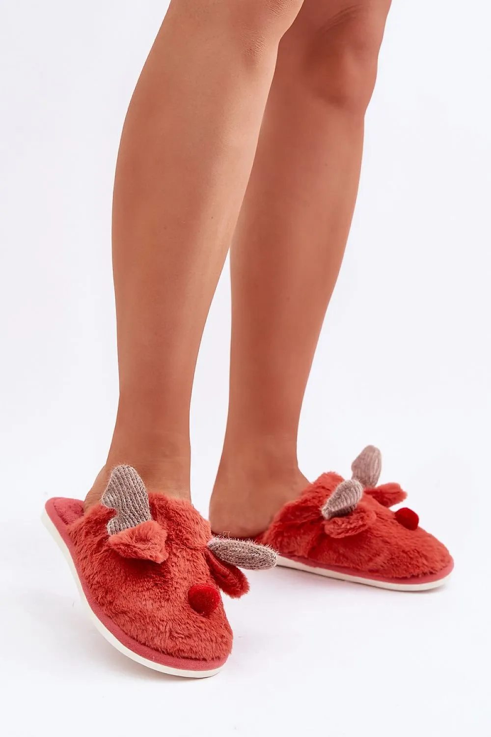 Charming reindeer motif slippers with fur