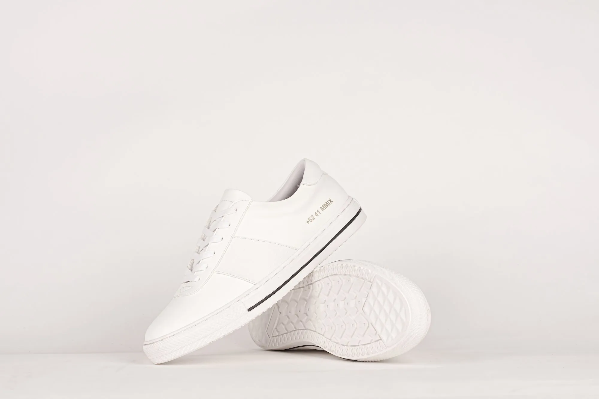 LAV-07 | TRIPLE WHITE | MEN
