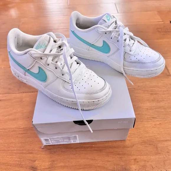 Nike Air Force 1 Low GS Summit White / Emerald Rise Teal Athletic Shoes