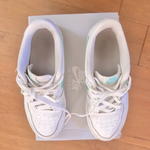 Nike Air Force 1 Low GS Summit White / Emerald Rise Teal Athletic Shoes