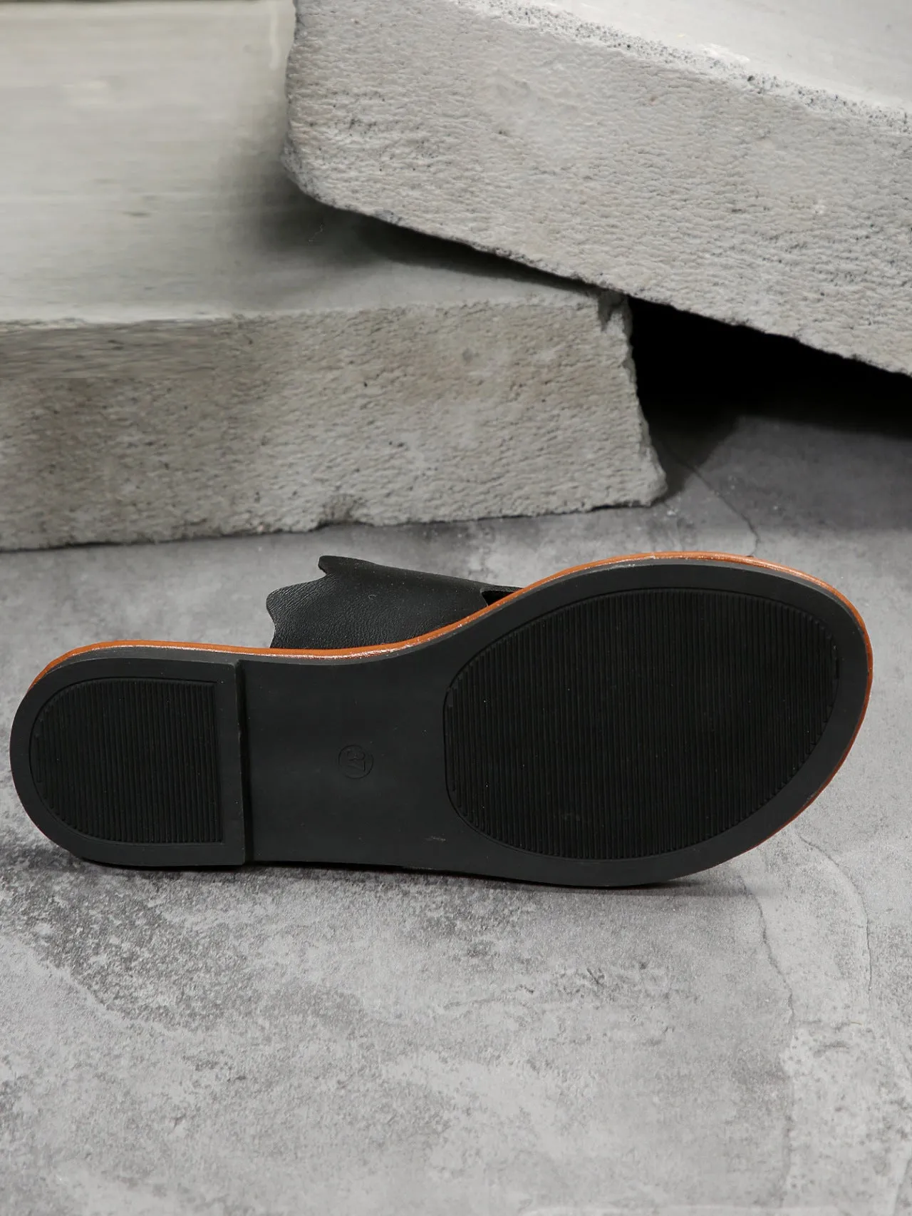 Retro Style Flat Toe Ring Slippers for Women